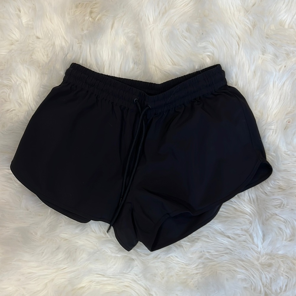 TNA aritzia windbreak short
